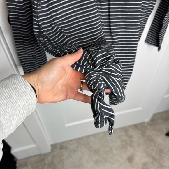 Lululemon To The Point Long Sleeve Modern Stripe Heathered Black White Size 8 - Picture 3 of 5